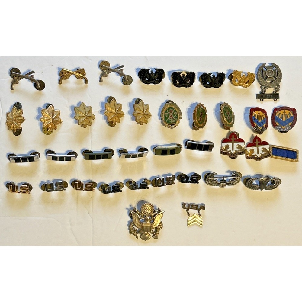 Military‎ Pin Lot (38)